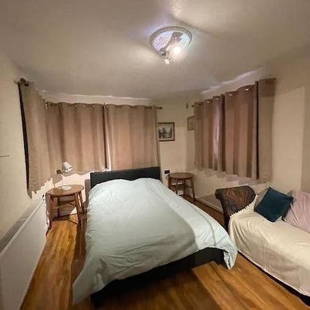 Spacious Bungalow In London, Near Central London, The Excel Centre And The O2, Ideal For Families Esterno foto