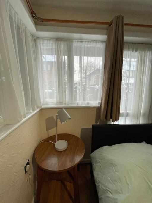 Spacious Bungalow In London, Near Central London, The Excel Centre And The O2, Ideal For Families Esterno foto