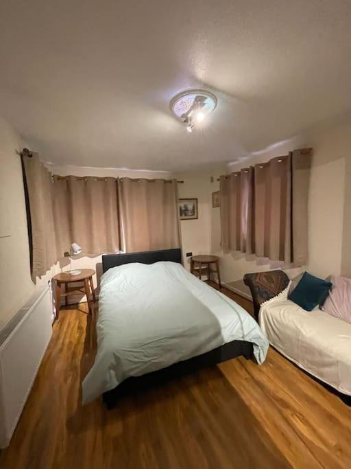 Spacious Bungalow In London, Near Central London, The Excel Centre And The O2, Ideal For Families Esterno foto