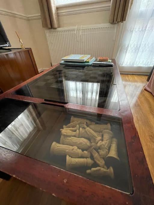 Spacious Bungalow In London, Near Central London, The Excel Centre And The O2, Ideal For Families Esterno foto