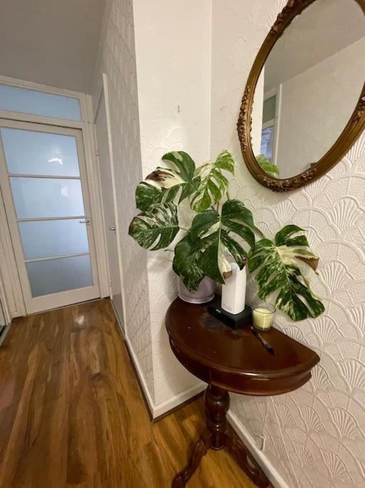 Spacious Bungalow In London, Near Central London, The Excel Centre And The O2, Ideal For Families Esterno foto